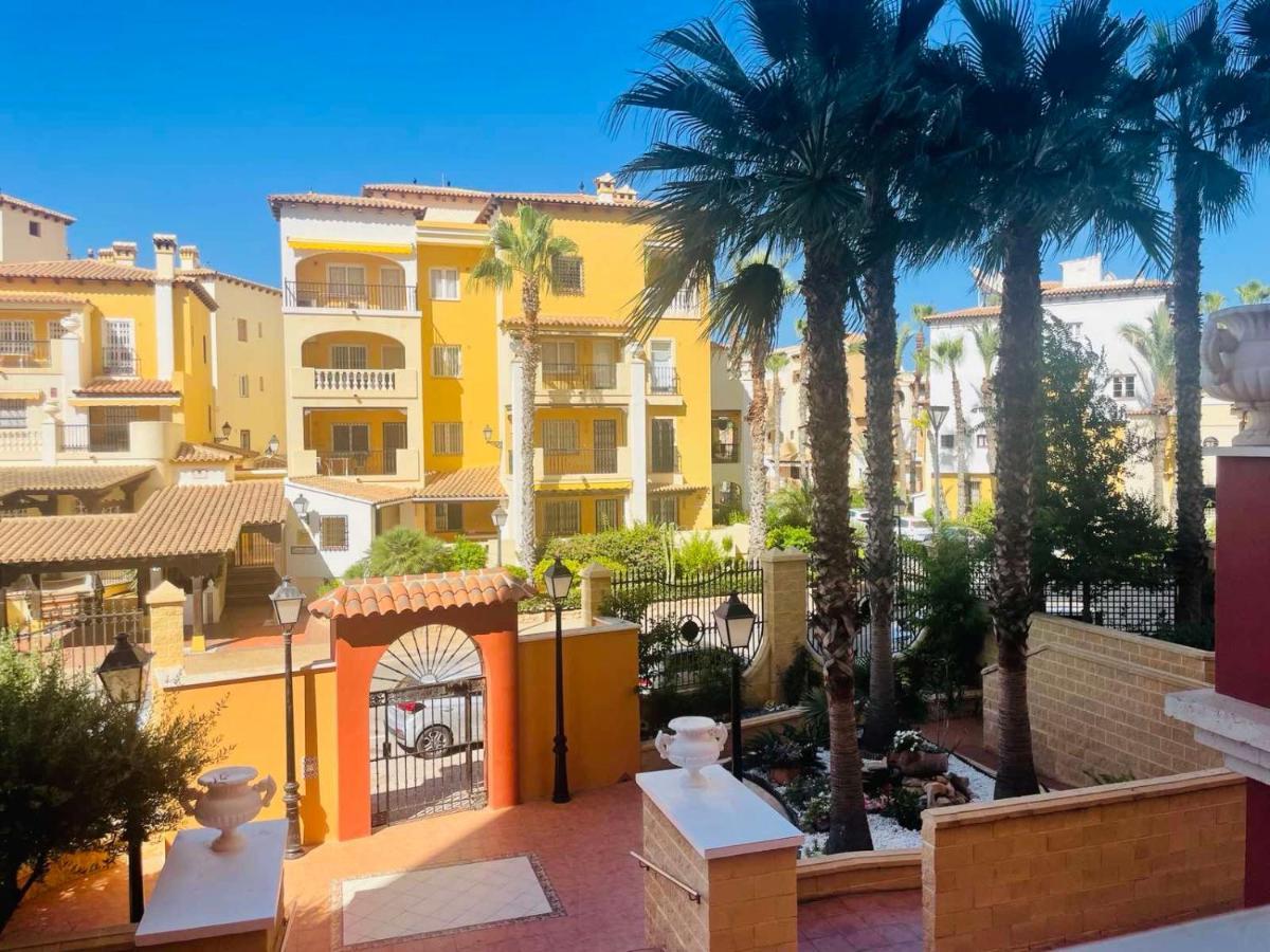 Beach Apartament In Torrevieja Eksteriør bilde